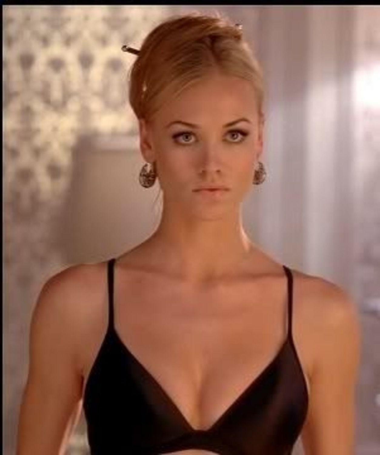 Yvonne Strahovski – 10+ Our of Our Favorite Free, Sexy Image
